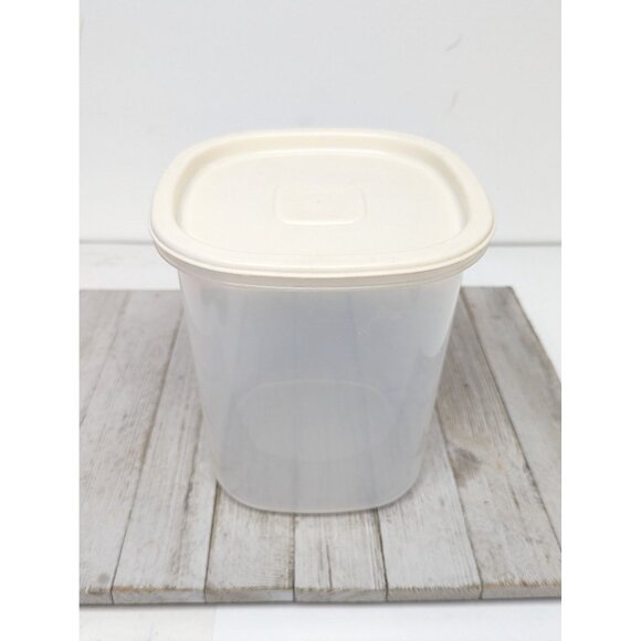 Rubbermaid 3 Qt Servin Saver #6 Sheer Square Canister Storage Stress Crack - Picture 1 of 11